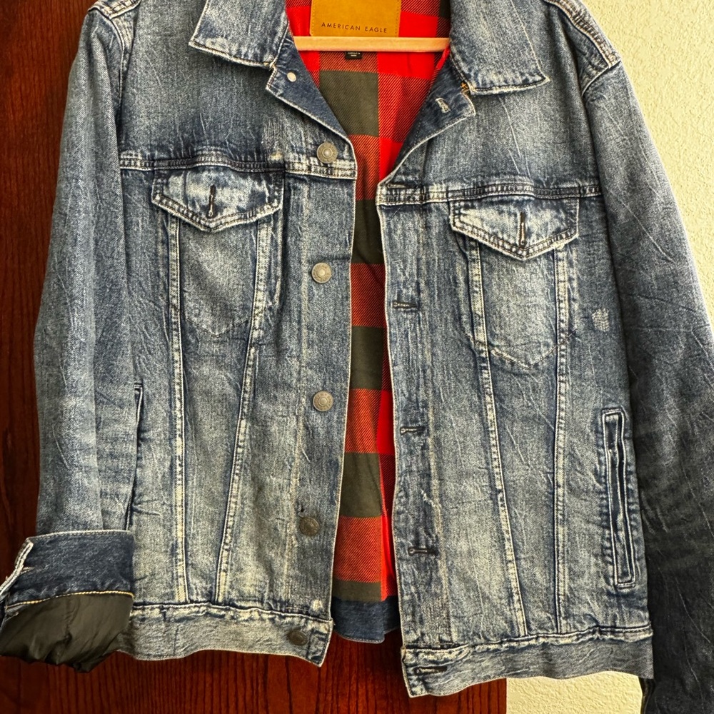 American Eagle Outfitters Men's Washed Blue Denim Jacket